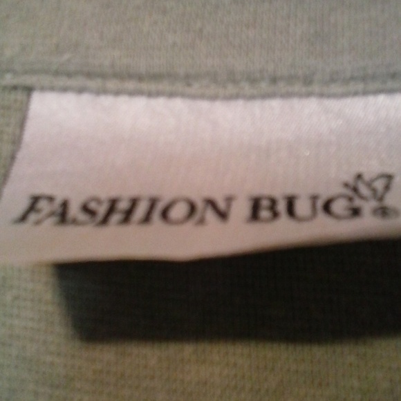 FASHION BUG WOMEN'S LIGHT GREEN V-NECK COLLAR TOP - Picture 2 of 3